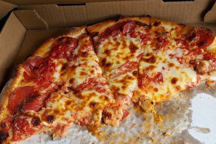 9 Best Pizza Spots on Beacon Hill (Here's Our Favorite Slice