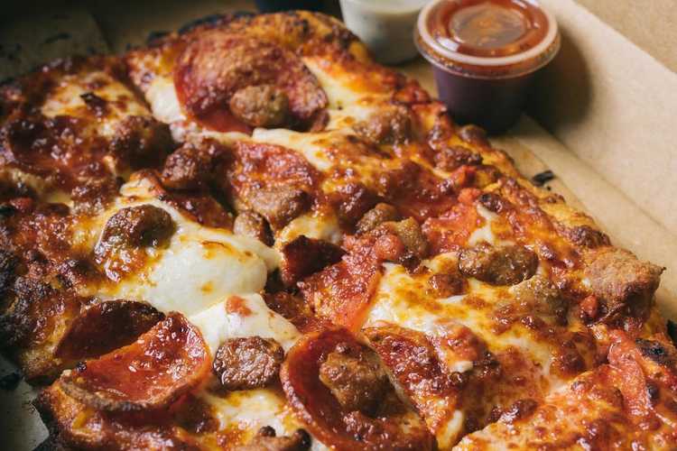 Slim & Husky's Pizza Beeria