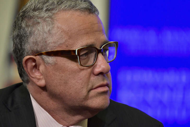 New Yorker Writer Jeffrey Toobin Suspended After He Was Caught Masturbating On Zoom Call With Colleagues Nowthis