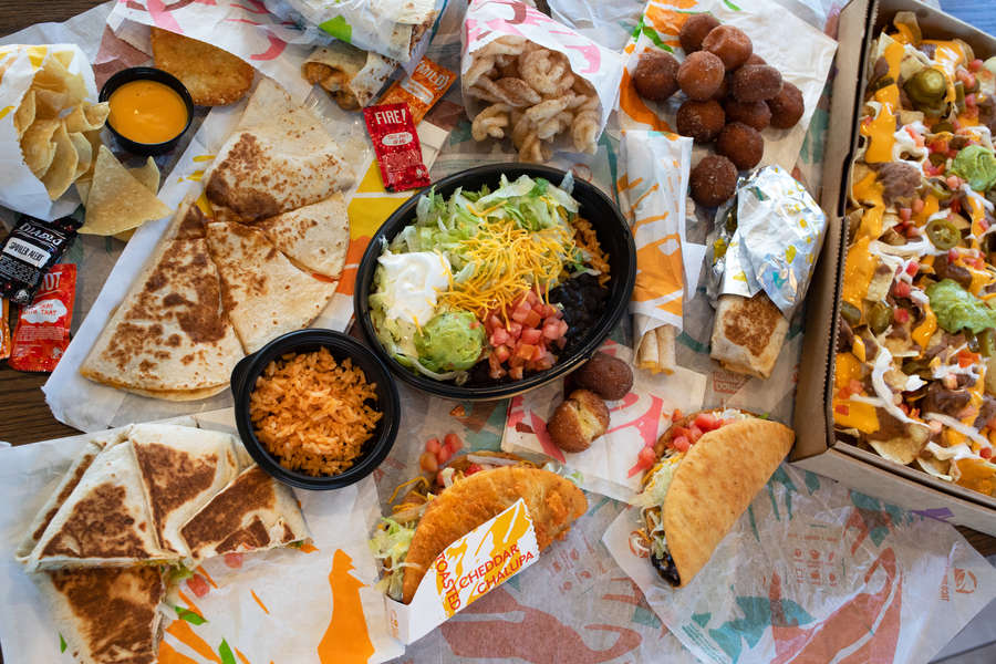 Taco Bell's Toasted Cheddar Chalupa Is Back With New Vegetarian ...