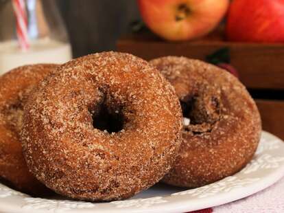 vegan apple cider donuts donut cinnamon sugar apples fall baking recipe