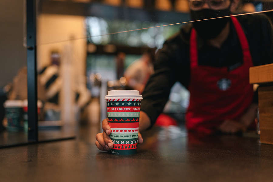 Starbucks Holiday Cups 2020 See the 4 New Holiday Cup Designs Thrillist