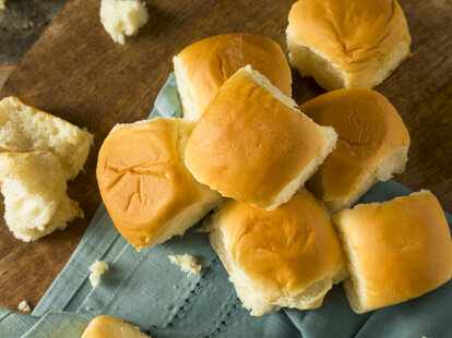 How To Make Hawaiian Sweet Rolls Recipe Step By Step Instructions Thrillist