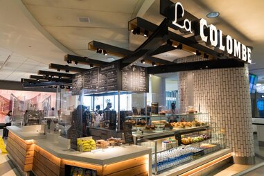 Best Food & Restaurants at the Philadelphia International Airport