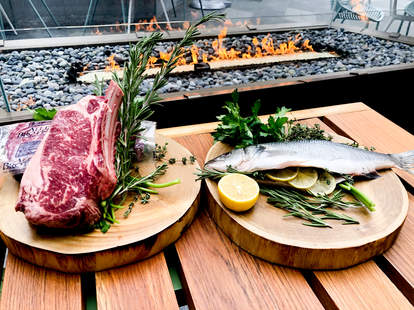 Dallas Restaurants Open On Christmas Day During The Holidays Thrillist Places To Eat Christmas Day Dallas 2021