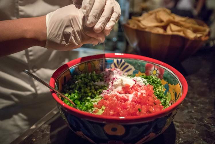 Dallas Restaurants Open On Christmas Day During The Holidays Thrillist Places To Eat Christmas Day Dallas 2021