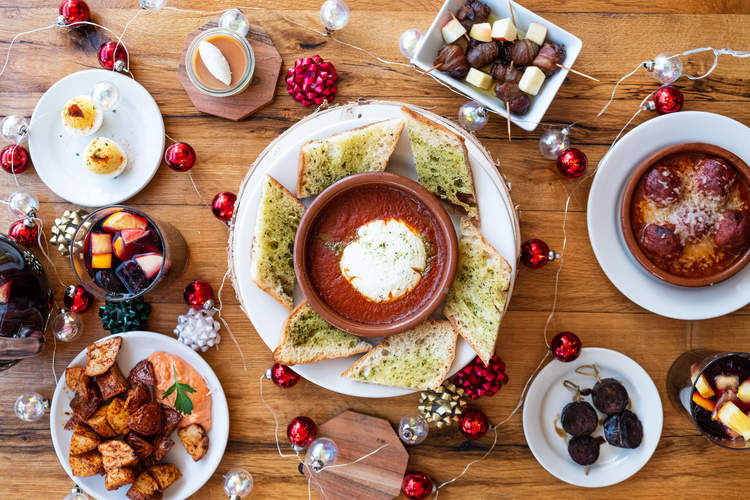 Chicago Restaurants Open On Christmas Day Where To Get Takeout Thrillist Restaurants In Chicago Open On Christmas Day 2021