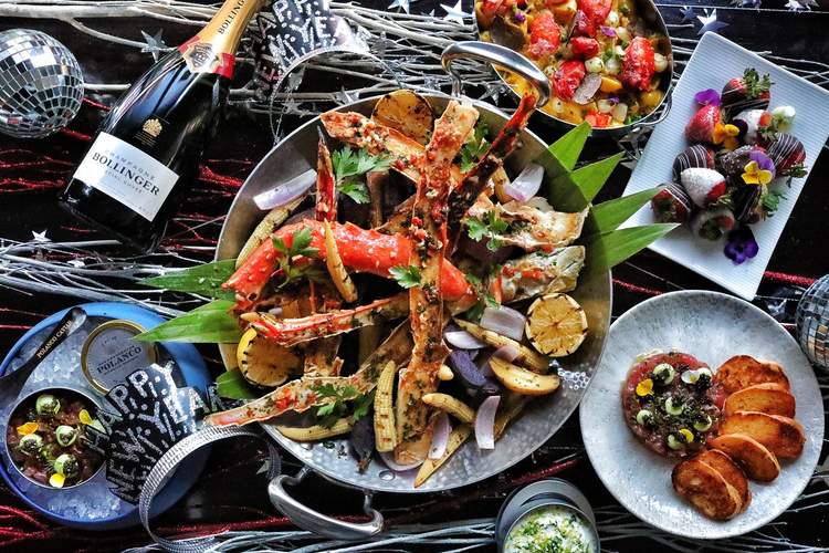 Chicago Restaurants Open On Christmas Day Where To Get Takeout Thrillist Restaurants Open On Christmas Day 2021 In Chicago