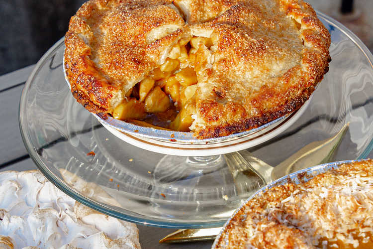 Chicago Restaurants Open On Christmas Day Where To Get Takeout Thrillist Chicago Restaurants Open On Christmas Day Where To Get Takeout Thrillist