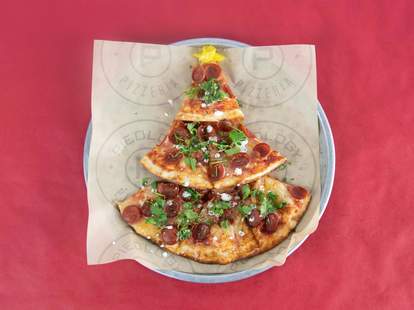 Christmas Food Deals 2020 Everywhere You Can Get Cheap And Free Food Thrillist Pizza Open On Christmas Day