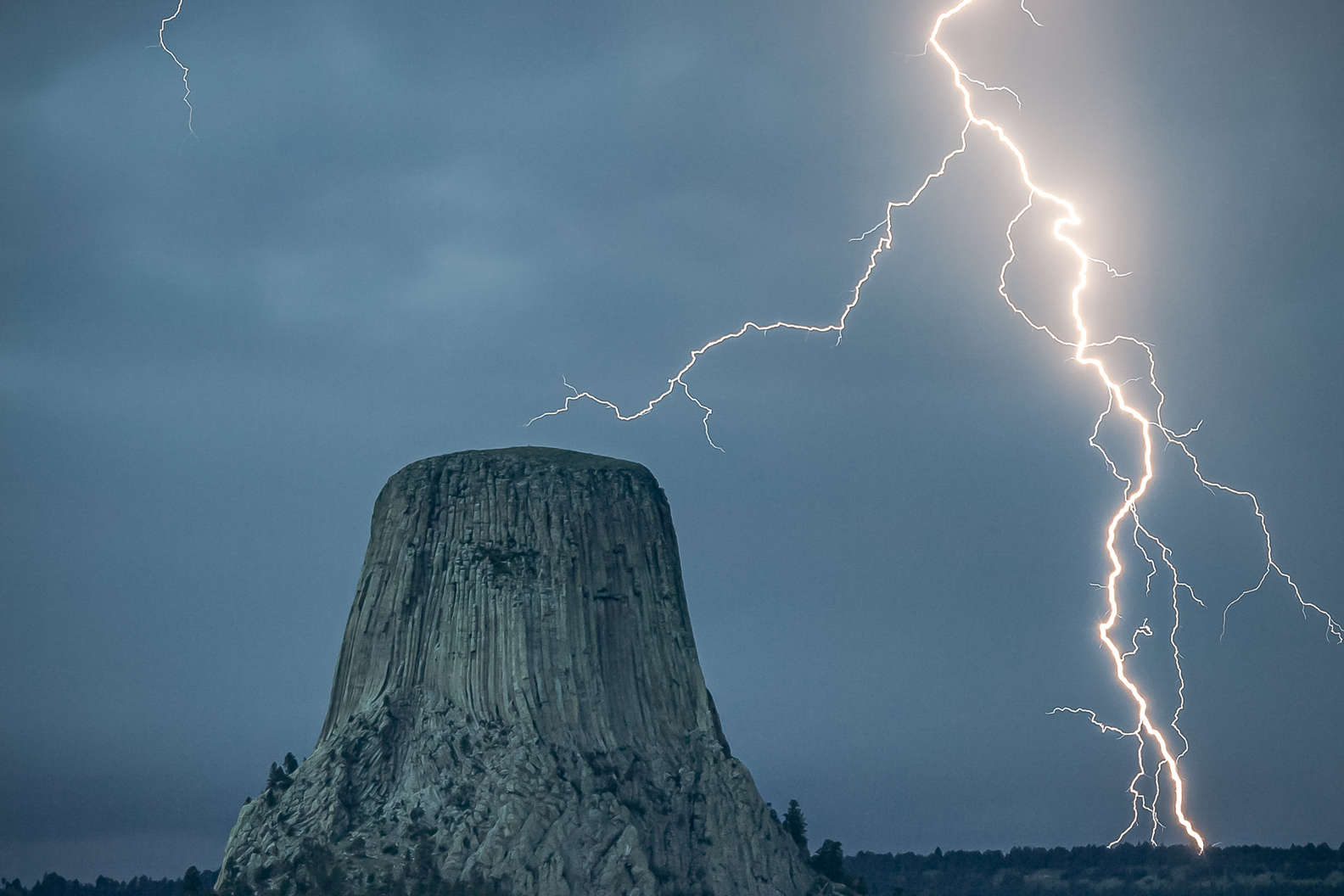 Lightning Strike At Devils Tower, Wyoming : r/NatureIsFuckingLit