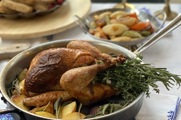 Seattle Restaurants Open On Christmas Day Where To Get Take Out Thrillist Restaurants Open On Christmas Day 2021 Seattle