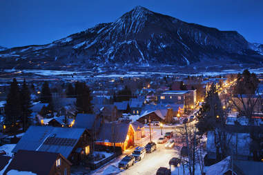 Best Ski Towns in the US: Cities With Great Slopes & Après-Ski Scenes ...