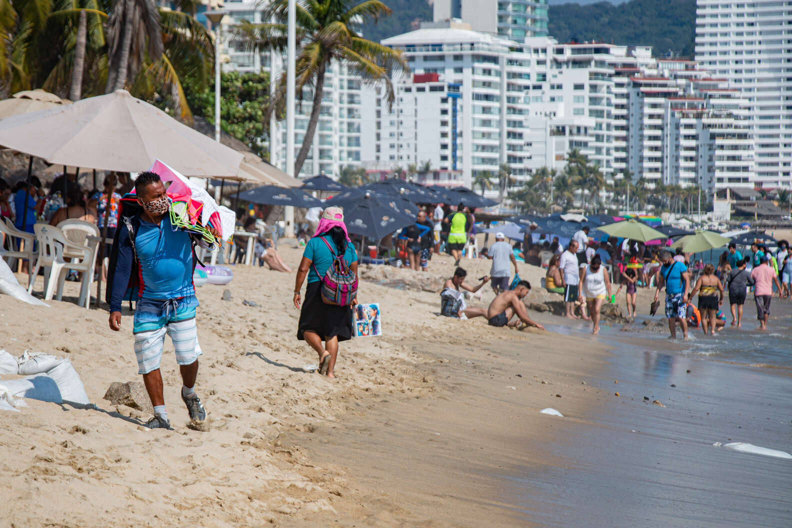 A Ton Of People Are Vacationing In Mexico During The Pandemic, And ...