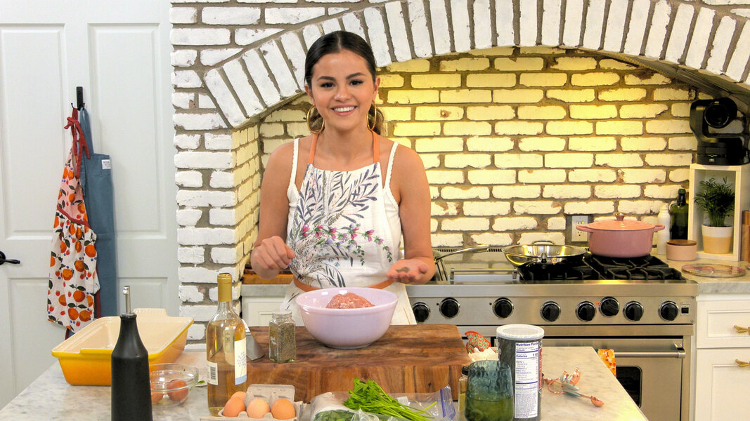 Selena Gomez named in Spanish her cookware collection