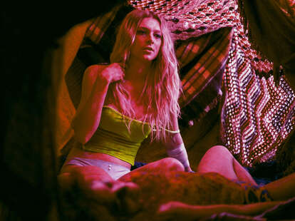 Euphoria Special Part 2 Episode Explained Seeing Through Jules Eyes Thrillist