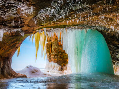 sea caves apostle islands