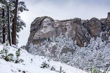 rushmore in the snow