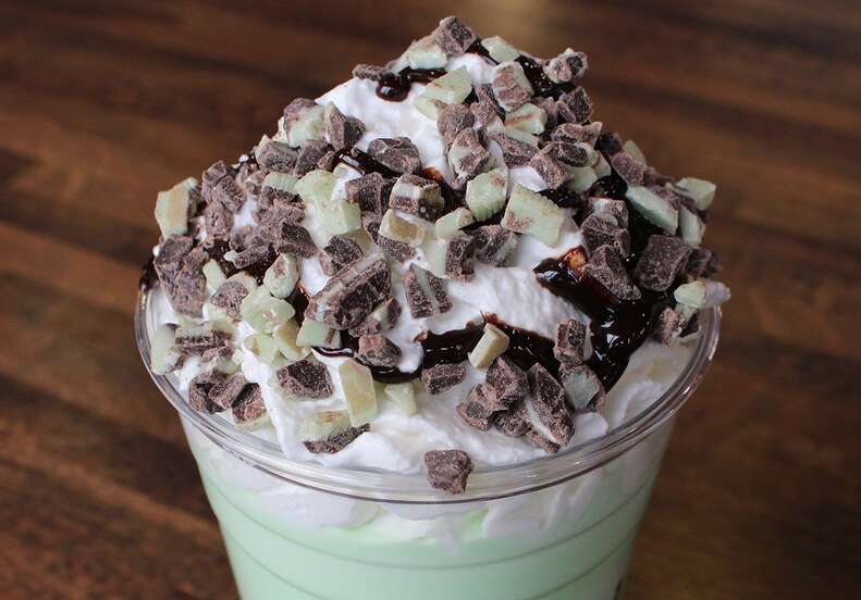 Arby's Mint Milkshake Has Something That McDonald's Shamrock Shake ...