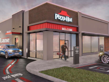 Pizza Hut's new Hut Lane enables digital drive-thru pickup.