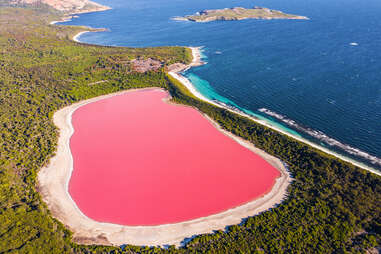 lake hillier in australia