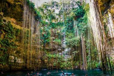 Cenote Ik Kil, Mexico