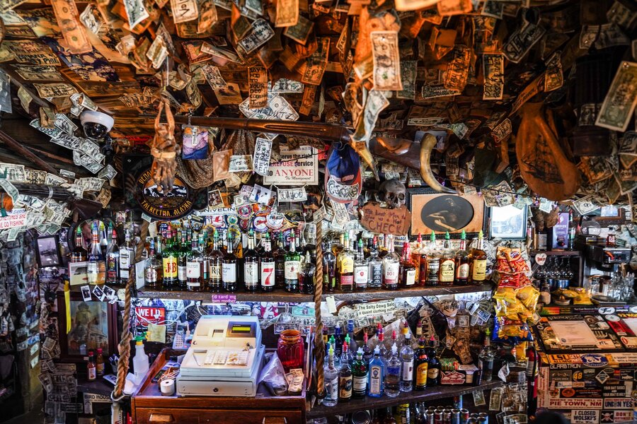Cool bar: Man locked in store's beer cave stays, drinks all night long
