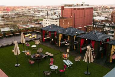Bobby Hotel lawn