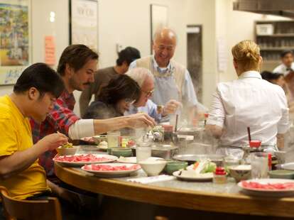 Funny Video of a Giant Wok Explains How Chinese Restaurants Feed 60 People  - Thrillist