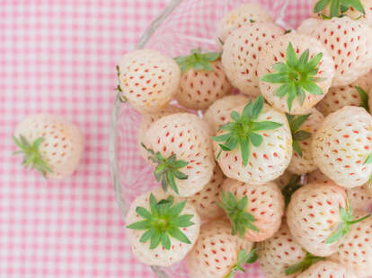 Hula Berries: White Strawberries That Actually Taste like Pineapples -  Thrillist