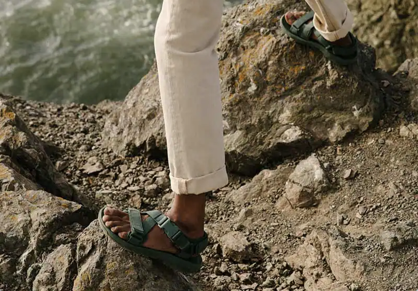 Citere politi manuskript Best Sandals For Hiking: Comfortable & Durable Sandals to Buy Now -  Thrillist