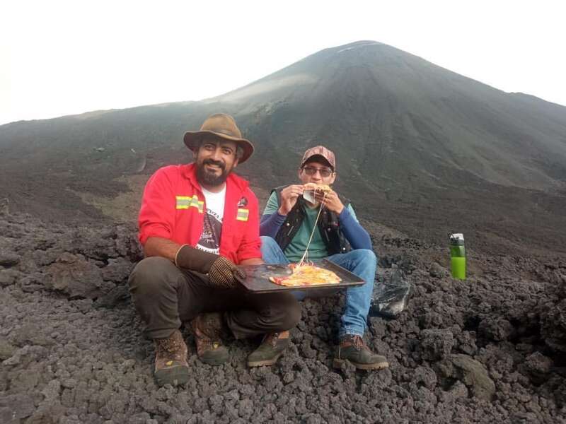 Pacaya Pizza de David García se cocina sobre un volcán