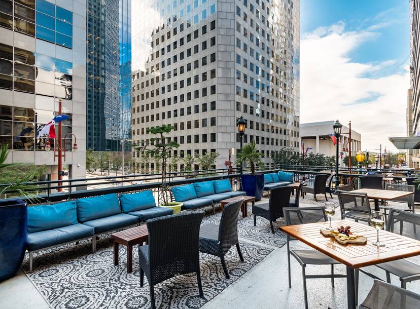 Best Rooftop Bars in Houston for Drinking Outside - Thrillist