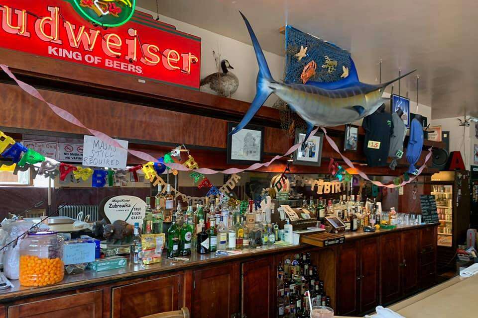 THIRSTY THURSDAY – Hangge Uppe, Chicago's Best Dive Club