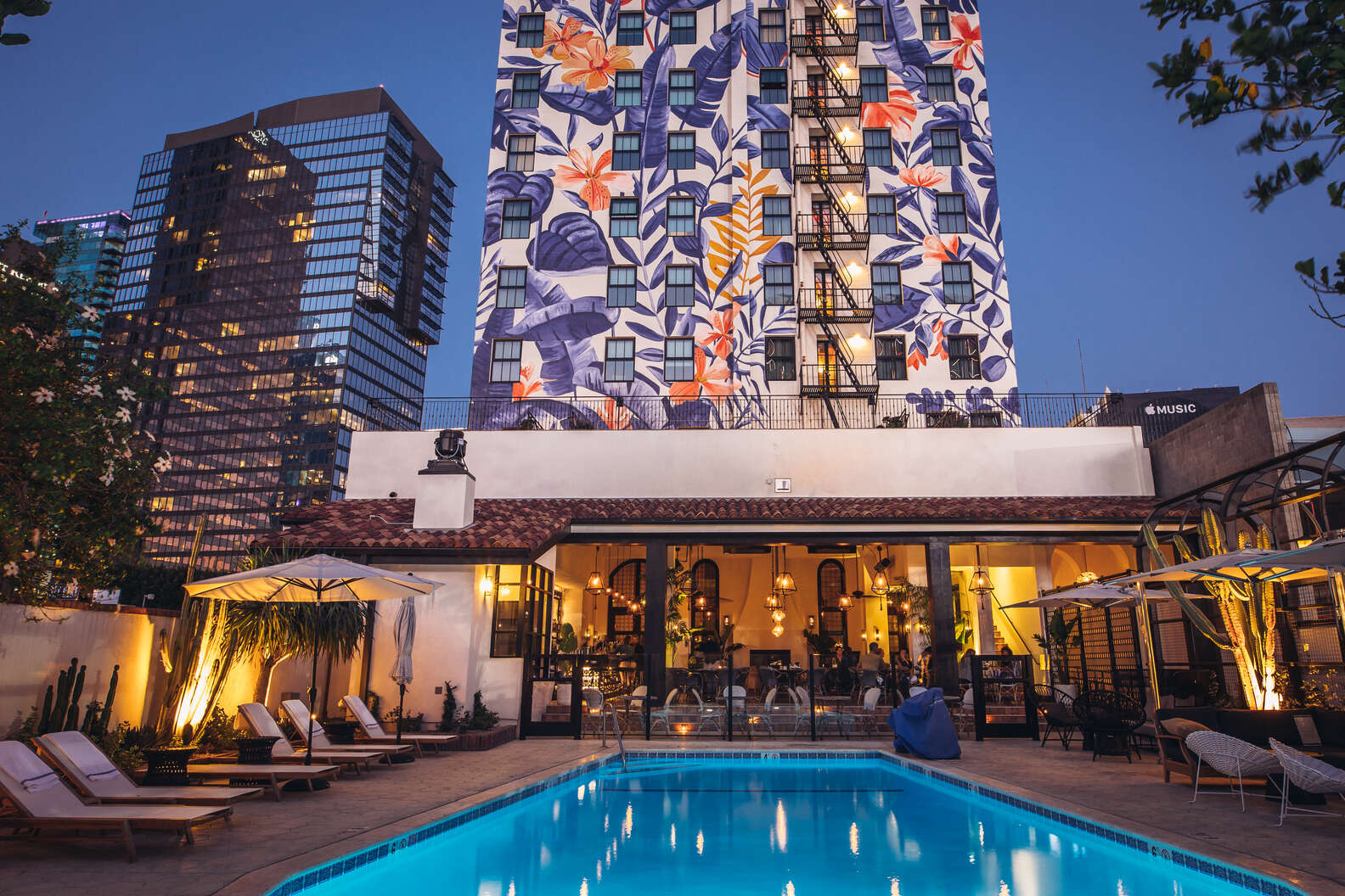 Best Pool Bars in Los Angeles Where to Cool Off This Summer