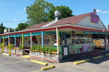 Bobbie’s Dairy Dip exterior