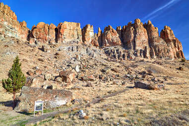 Clarno Unit John Day Fossil Beds National Monument: Clarno, Painted Hills & Sheep ...