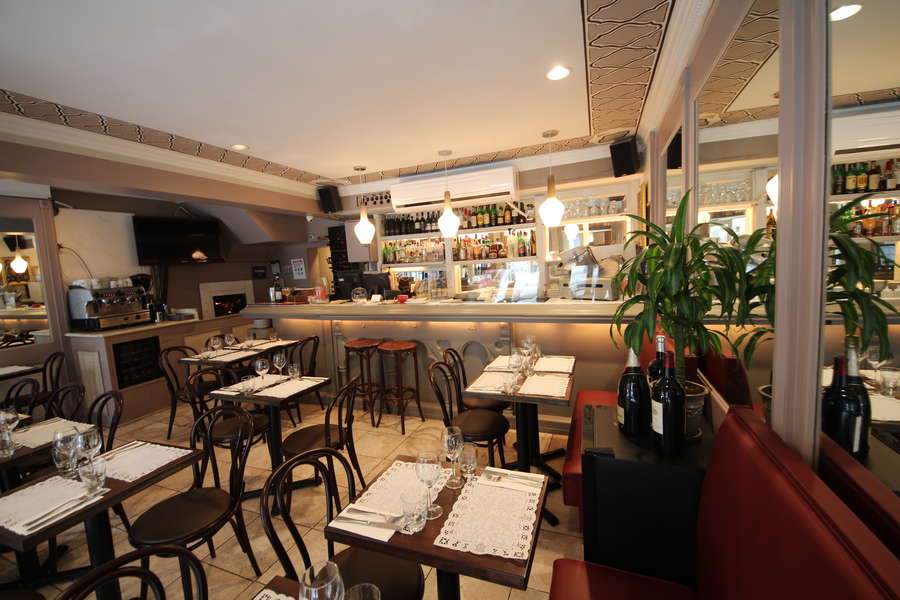 Piccola Cucina Enoteca Drink Thrillist New York