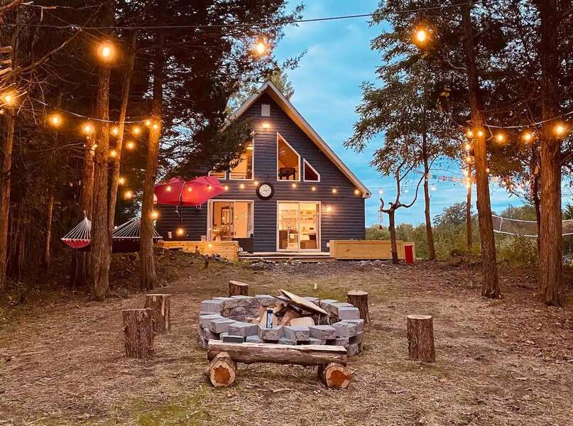 Best Airbnbs for Leos: 6 Places to Book According to Your Horoscope