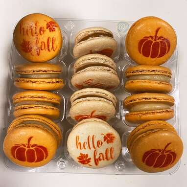 Pumpkin Spice Cheesecake French Macarons