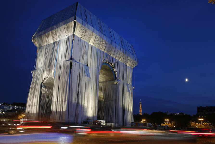 Paris' Arc de Triomphe Covered in Fabric for Art Installation - Thrillist