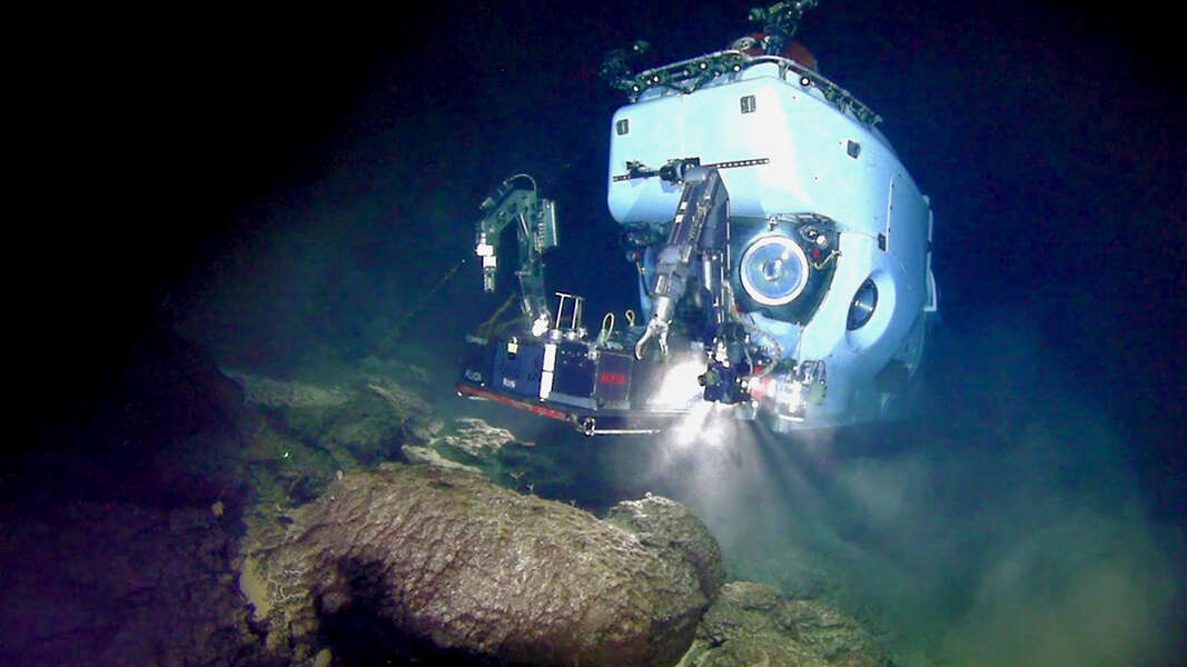 Inside the Deep Sea Sub Exploring Earth’s Final Frontier - Videos - Seeker