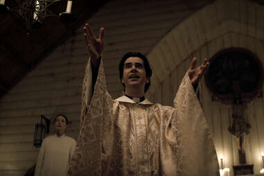 hamish linklater in midnight mass