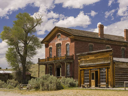 an old 1800s hotel in a ghost town in old gold mining settlement