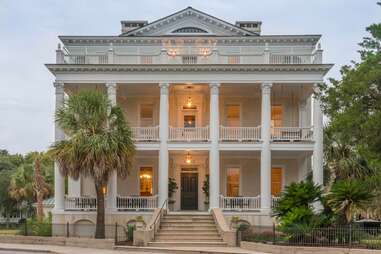 a colonial style inn