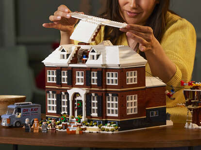 Lego Releases Detailed Home Alone Set with 3 955 Pieces Thrillist