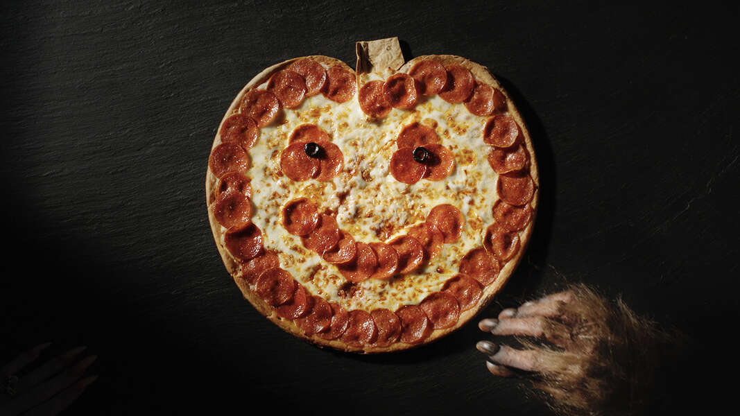 Halloween Pizza 2021 Pumpkin Shaped Pizza At Papa John s Elsewhere 