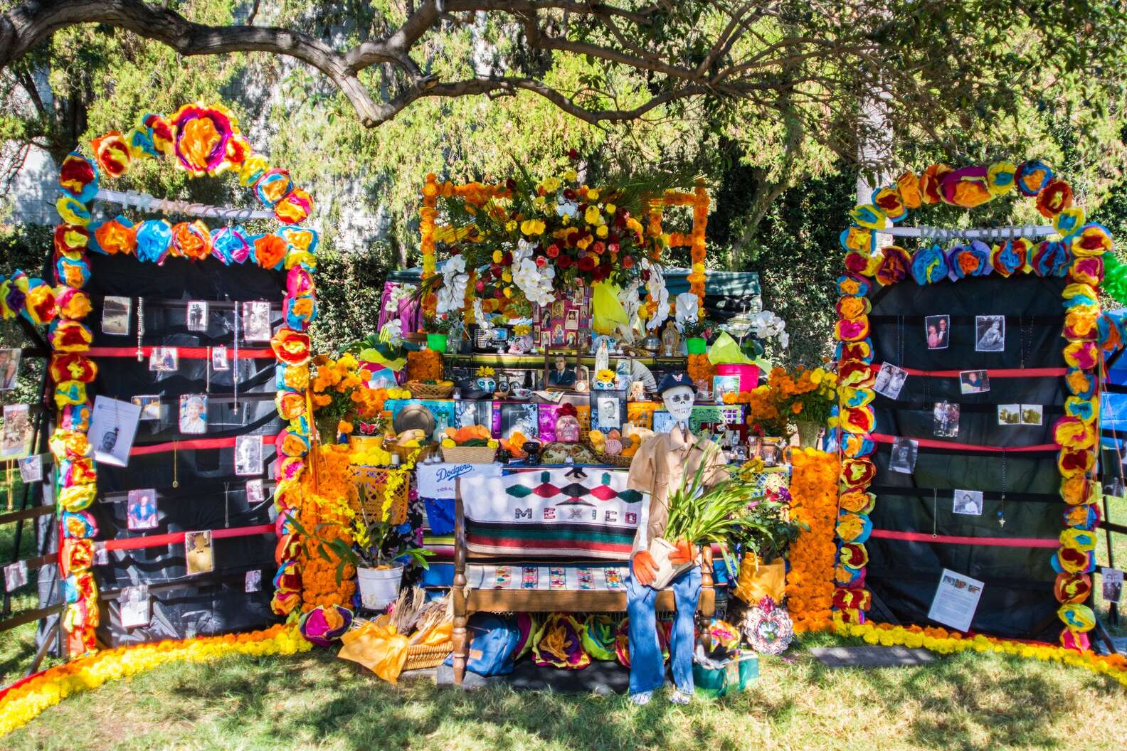 Dia De Los Muertos celebration in L.A. has hue of Dodger Blue