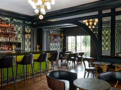 Best Bars In Houston Cool New Places To Drink Right Now - Thrillist