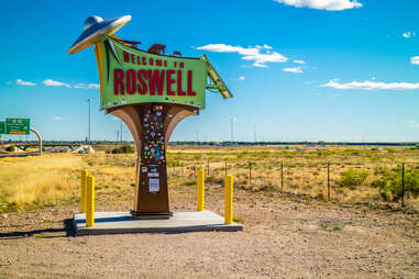 a roswell, new mexico ufo sign in the desert